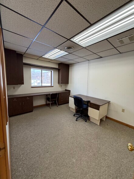 More Photos Of 407 Porter Ave, Scottdale Industrial For Sale