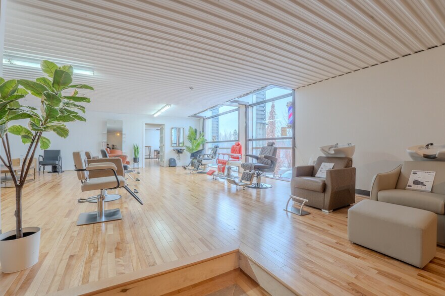 More Photos Of 525 Rue Sagard, St-Bruno-de-Montarville Warehouse For Lease