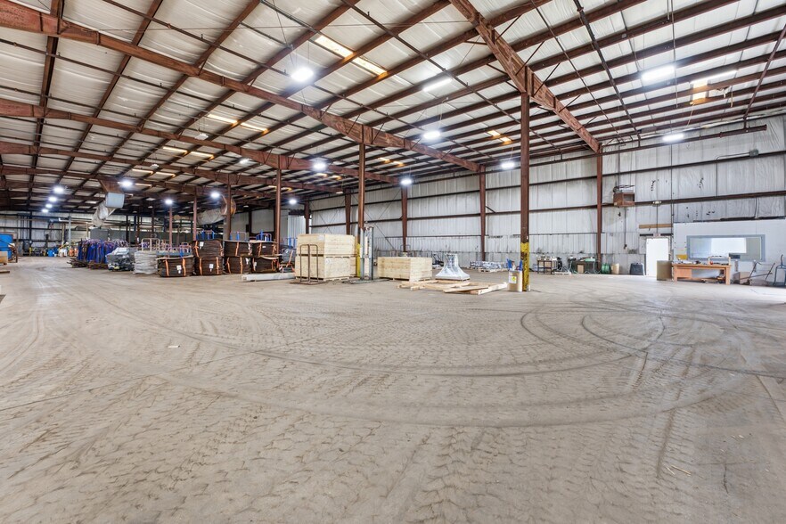 More Photos Of 7 First St, Palmer Warehouse For Lease