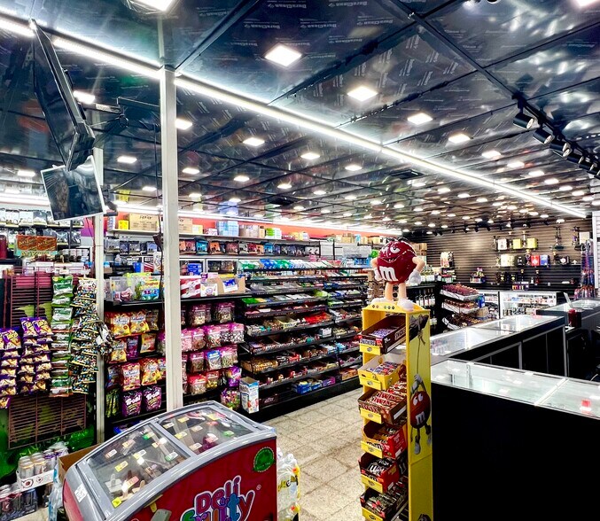 More Photos Of 16798 N Miami Ave, North Miami Beach Convenience Store For Sale