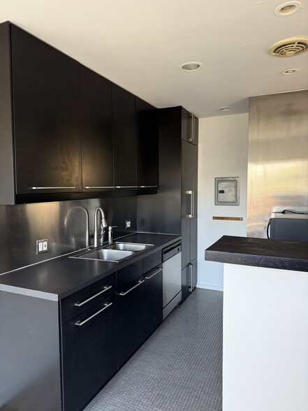 More Photos Of 250 3rd Ave, Venice Apartments For Sale