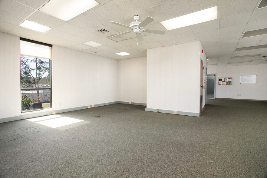 More Photos Of 9846 State Highway 31 E, Tyler Medical For Sale