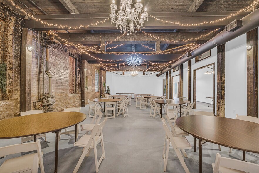 More Photos Of 1642 S Broad St, Commerce General Retail For Lease