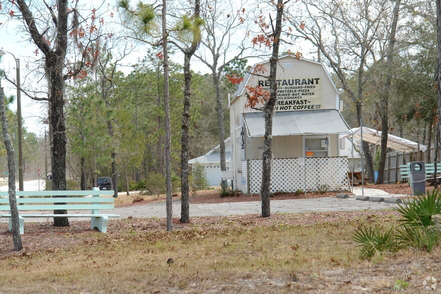 Primary Photo Of 18132 Commercial Way, Weeki Wachee Fast Food For Sale