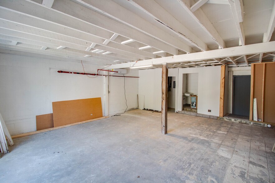 More Photos Of 406 W Carpenter St, Jerseyville Flex For Sale