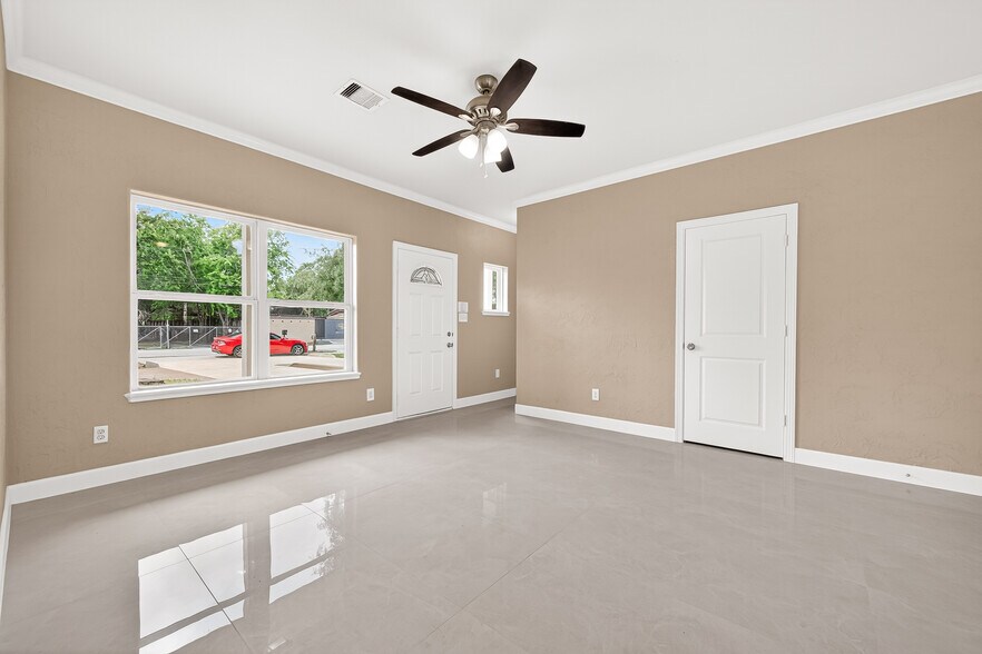 More Photos Of 14134 Packard St, Houston Specialty For Sale