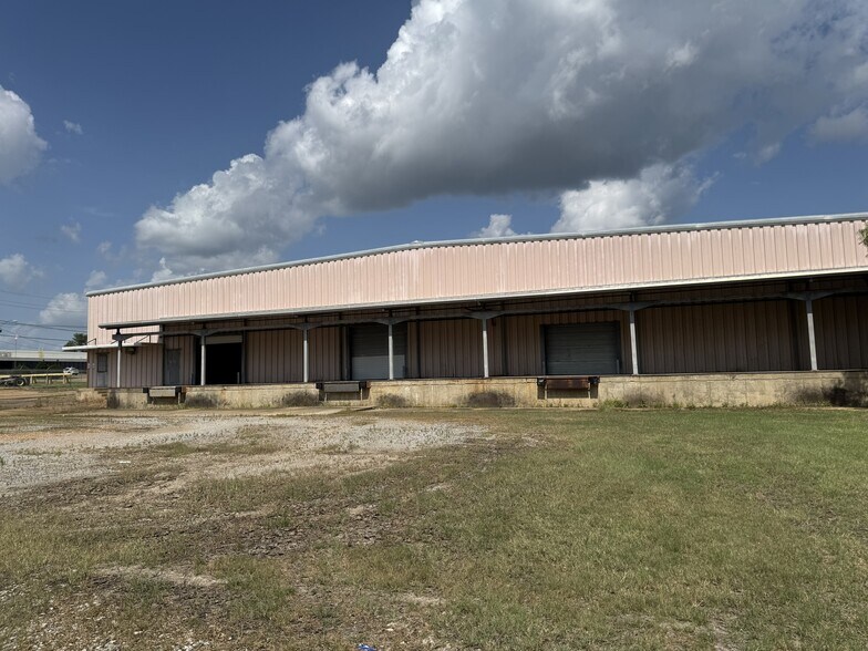More Photos Of 556 Matthews Dr, Canton Warehouse For Lease
