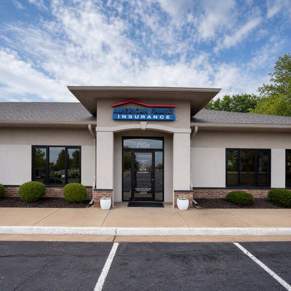 Primary Photo Of 21620-21628 Midland Dr, Shawnee Office For Lease