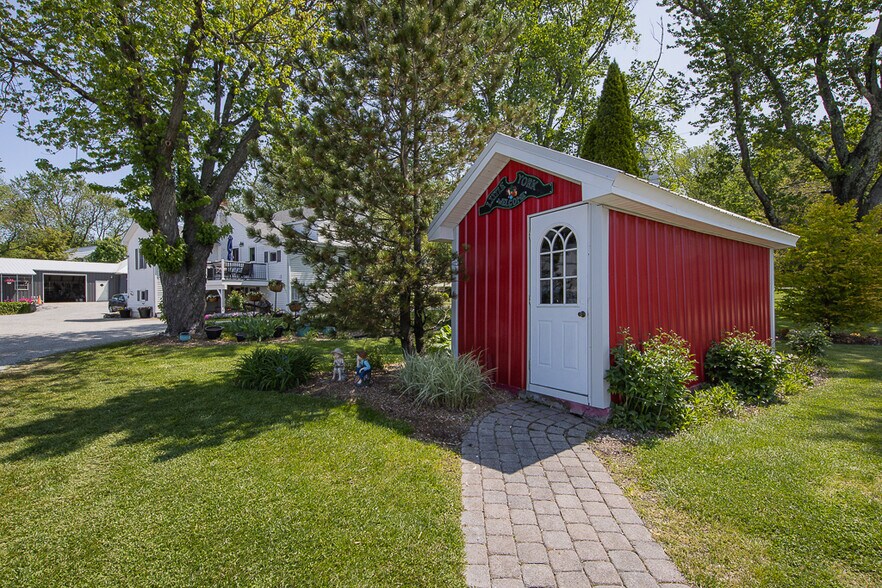 More Photos Of 73 Little York Rd, Warwick Garden Center For Sale