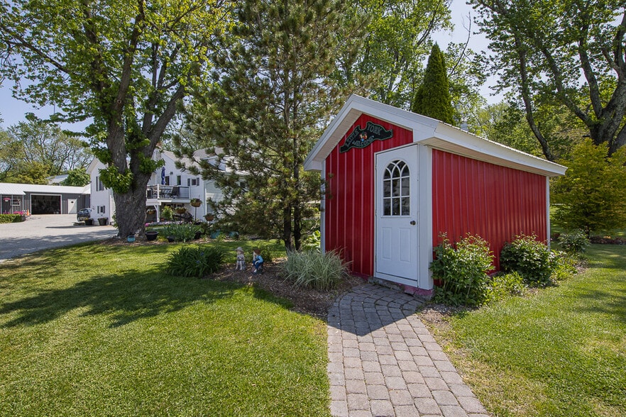 More Photos Of 73 Little York Rd, Warwick Garden Center For Sale