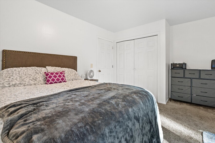 More Photos Of 643 Meadow Ln, Burlington Apartments For Sale