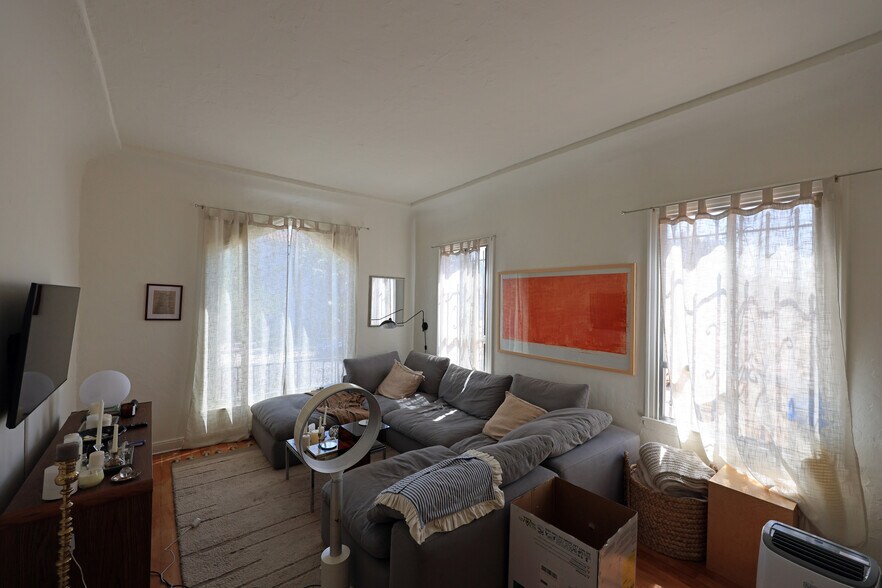 More Photos Of 637 N Spaulding Ave, Los Angeles Apartments For Sale