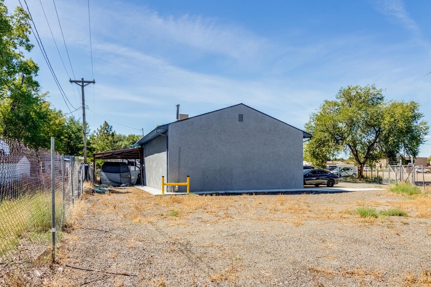 More Photos Of 1992 Aspen Cir, Pueblo Auto Repair For Sale