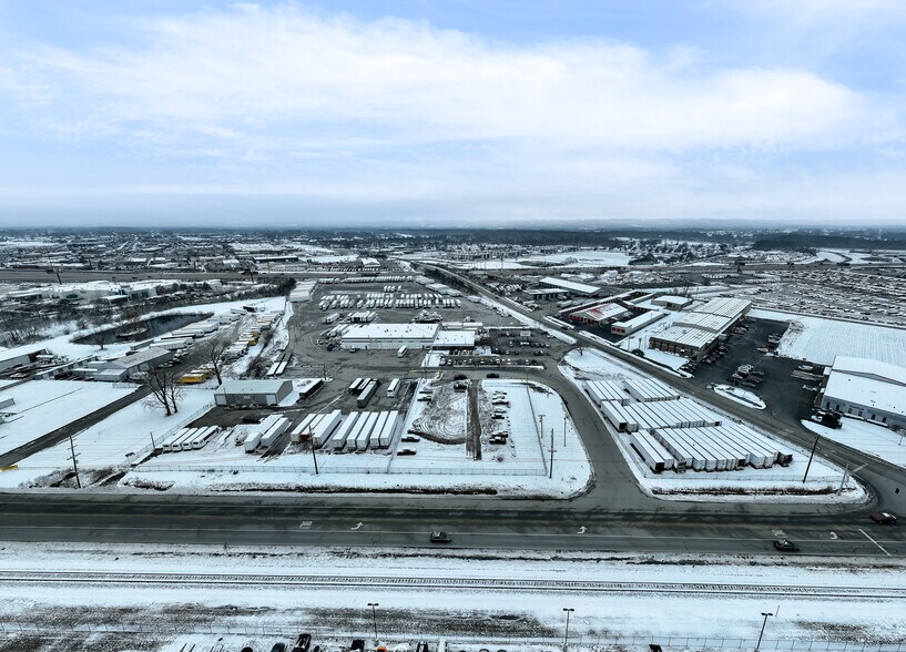 More Photos Of 1800 Progress Way, Jeffersonville Service For Lease