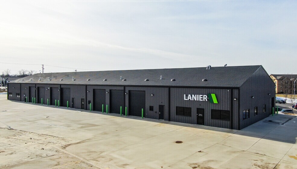 More Photos Of 3100 Old 63 S, Columbia Showroom For Sale