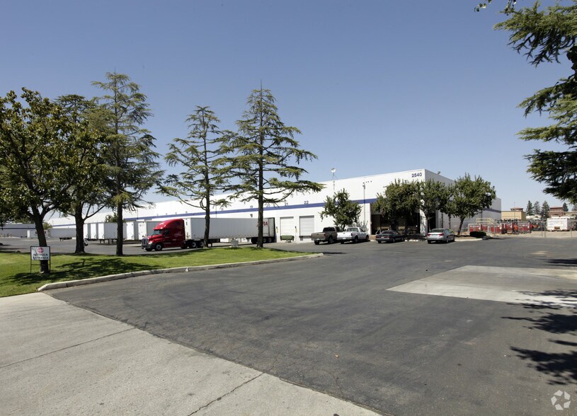 Primary Photo Of 2524-2540 Pegasus Dr, Bakersfield Warehouse For Lease