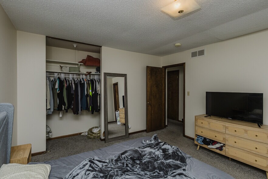 More Photos Of 3102 Sierra Pky, Hutchinson Apartments For Sale