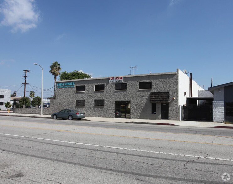 More Photos Of 16154-16160 Wyandotte St, Van Nuys Warehouse For Lease