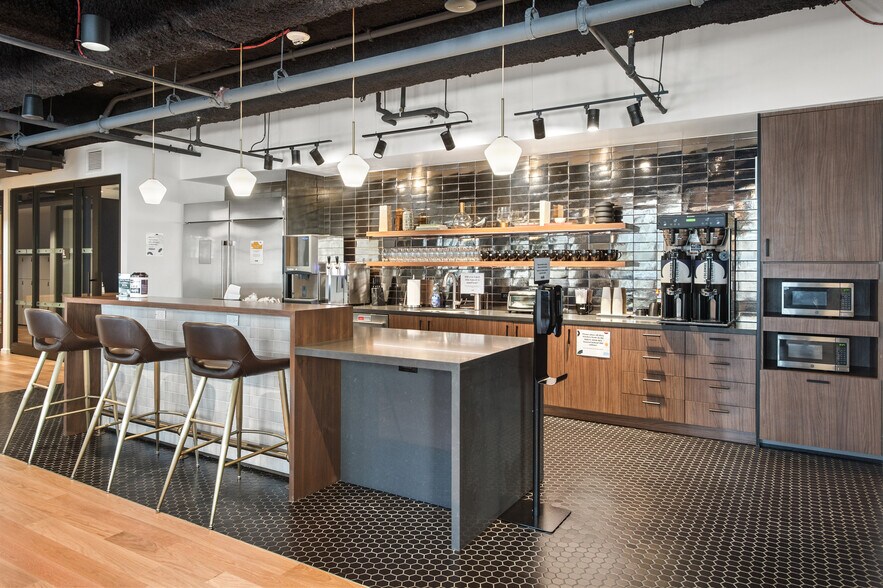 More Photos Of 1230 Avenue of the Americas, New York Coworking Space