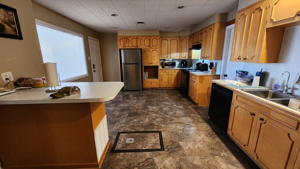 More Photos Of 9300 W County Road 60, Midland Flex For Sale