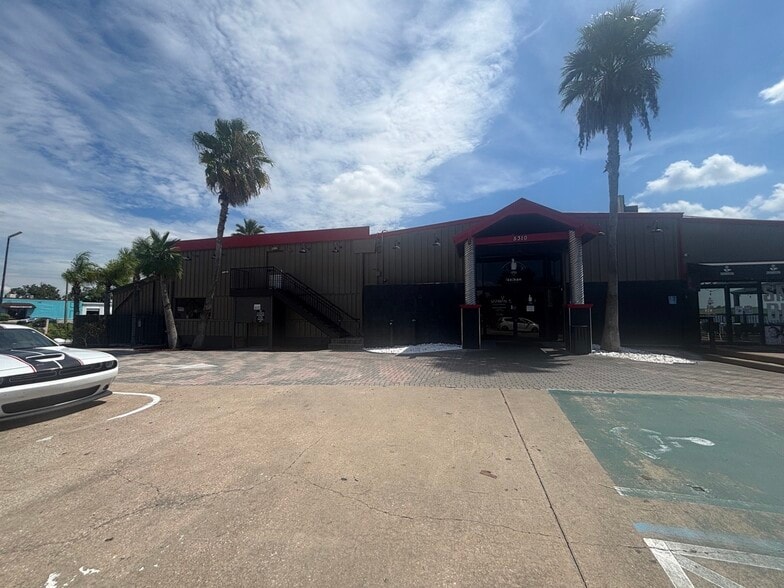 More Photos Of 5300 E Colonial Dr, Orlando Restaurant For Sale