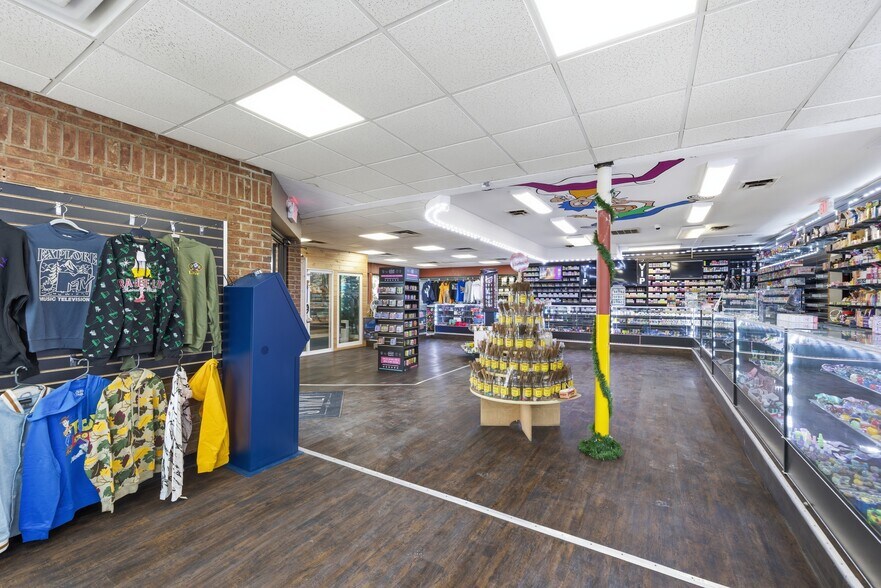 More Photos Of 9124 Plainfield Rd, Cincinnati Freestanding For Sale