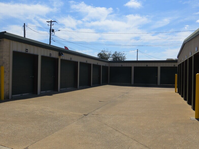 More Photos Of 123 Business Cir, Thomasville Self Storage For Sale