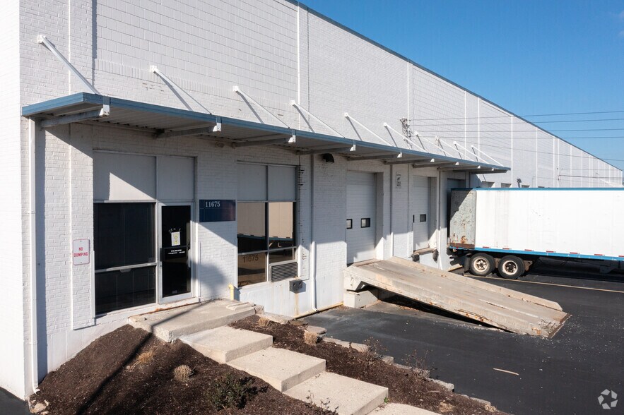 More Photos Of 11717-11725 Chesterdale Rd, Springdale Unknown For Lease