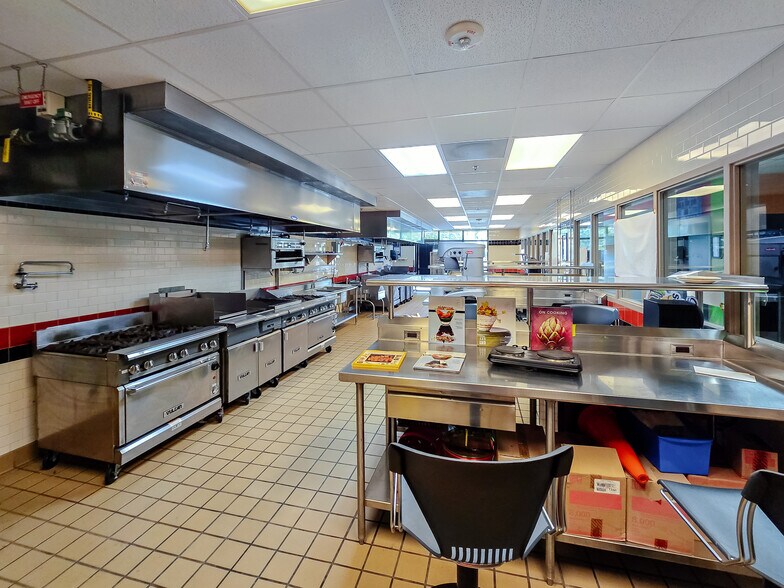 More Photos Of 2810 S US Highway 1, Fort Pierce General Retail For Sale