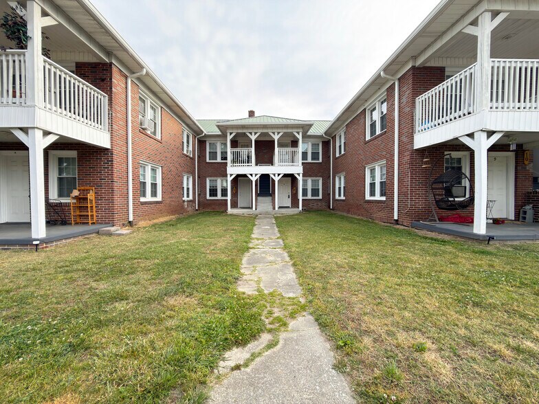 More Photos Of 1007 S Main St, Mount Airy Apartments For Sale