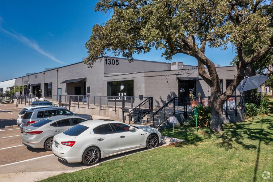 Primary Photo Of 1305 Wycliff Ave, Dallas Showroom For Lease