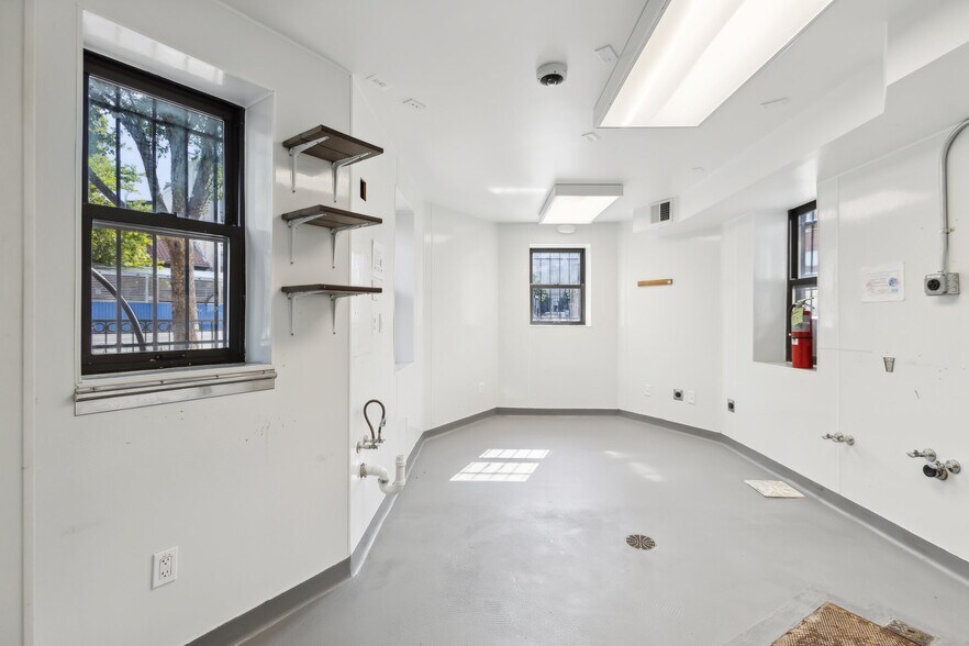 More Photos Of 925 U St NW, Washington Restaurant For Lease