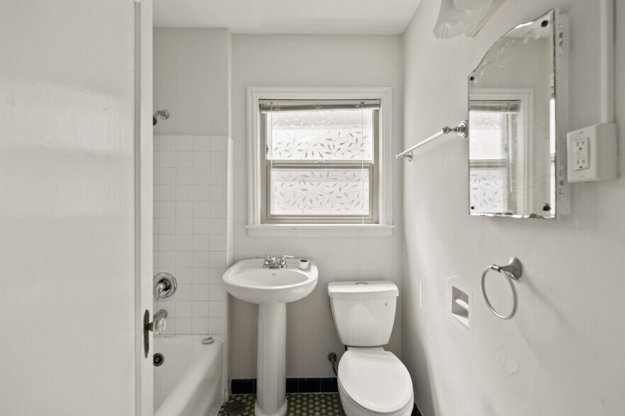 More Photos Of , Seattle Multifamily For Sale