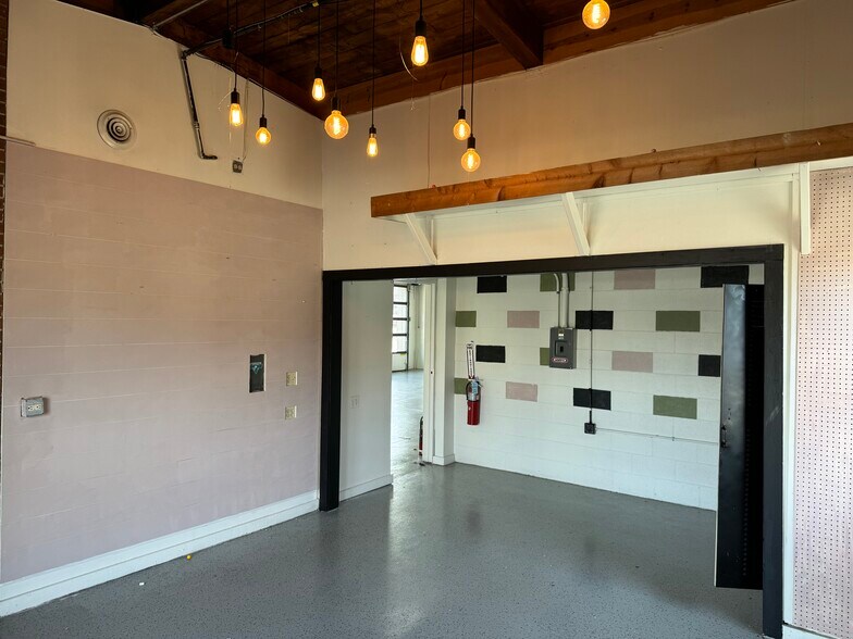 More Photos Of 5 S Madison St, Oswego Storefront Retail Office For Lease
