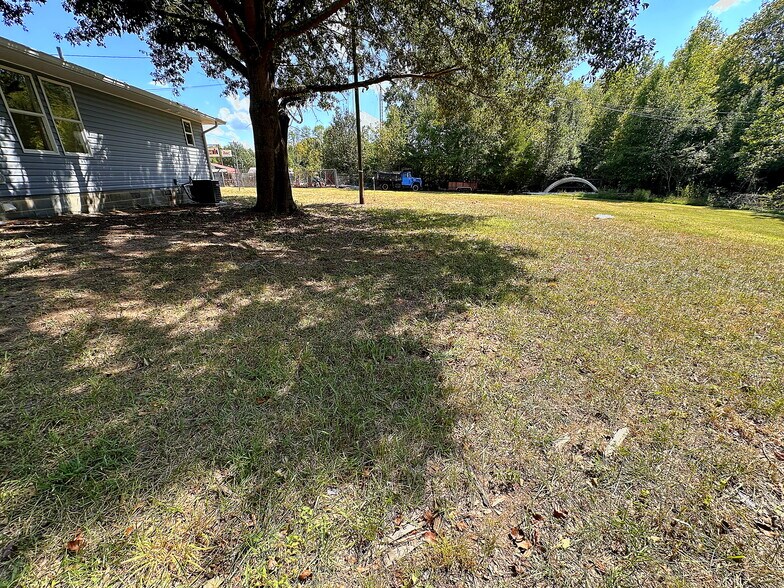 More Photos Of 5735 Fallston Rd, Lawndale Flex For Sale