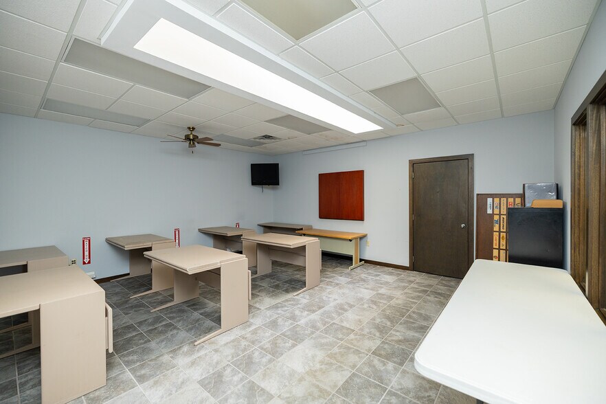 More Photos Of 1020 N Main St, Wichita Medical For Sale