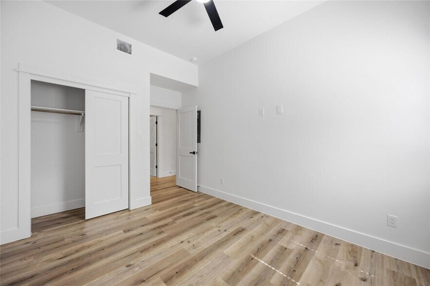 More Photos Of 4029 Cork Dr, Houston Apartments For Sale