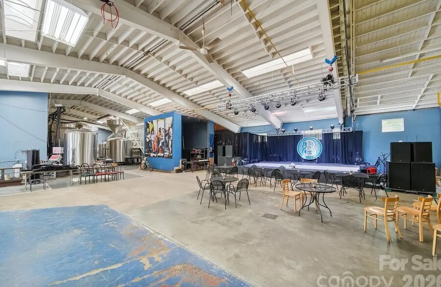 More Photos Of 47 Duke St, Granite Falls Bar For Sale