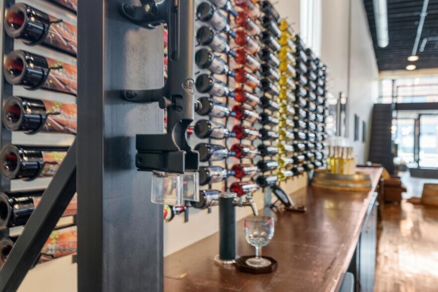 More Photos Of 415 S Thompson Ave, Excelsior Springs Bar For Sale