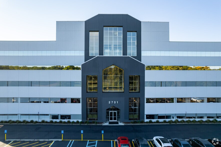 More Photos Of 2701 Cambridge Ct, Auburn Hills Office For Sale