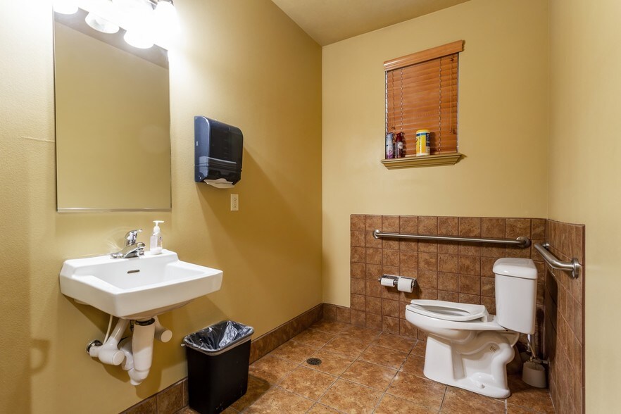 More Photos Of 9140 S State St, Sandy Office For Lease
