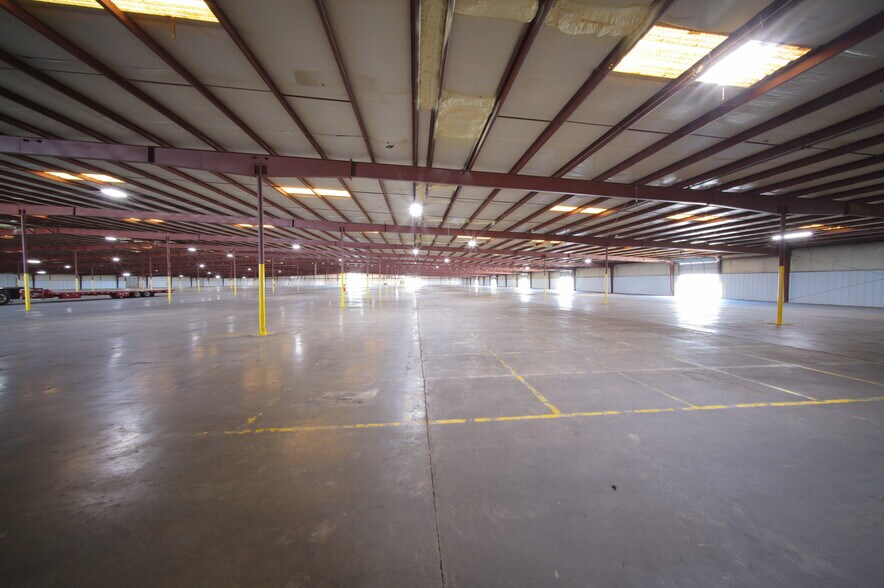More Photos Of 847 W Main St, Lake City Warehouse For Lease