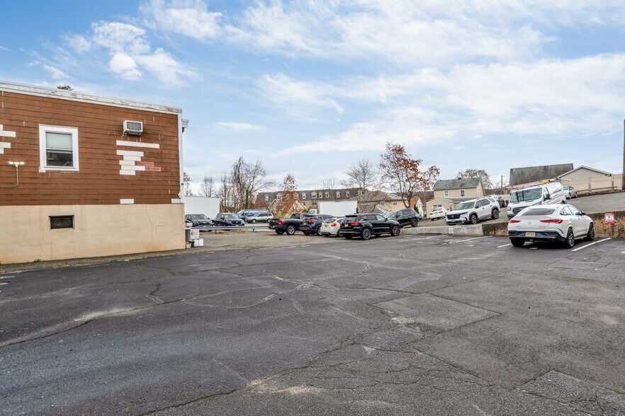 More Photos Of 306-308 Union Blvd, Totowa Office For Lease