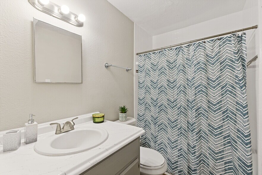 More Photos Of 3499 Evergreen Dr, Houston Apartments For Sale