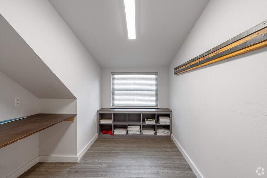 More Photos Of 1716 San Antonio St, Austin Loft Creative Space For Sale