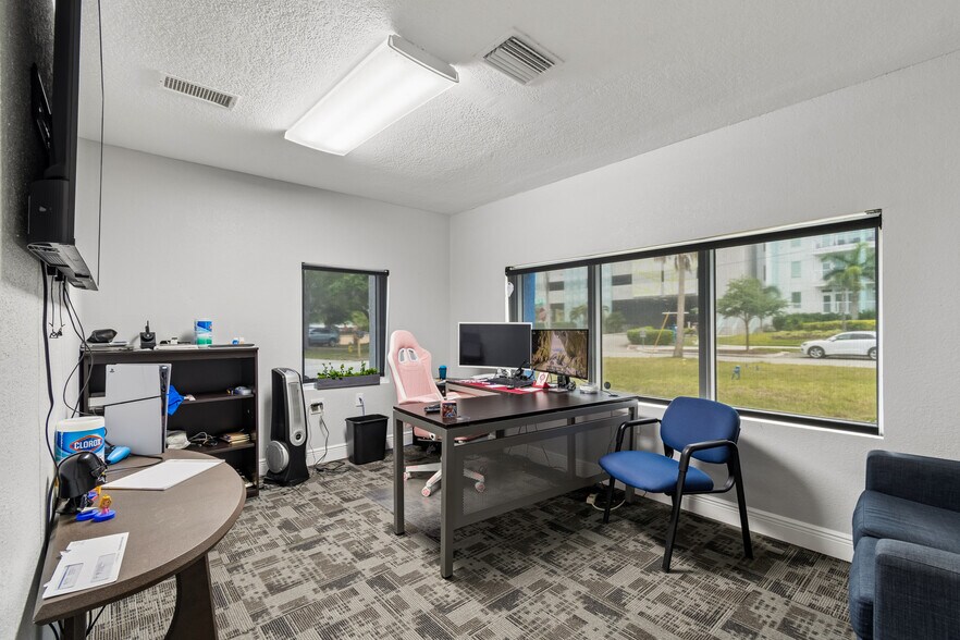 More Photos Of 3209 30th Ave S, Saint Petersburg Office For Sale