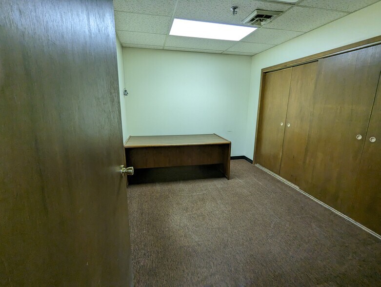 More Photos Of 601 N West St, Wichita Storefront For Lease