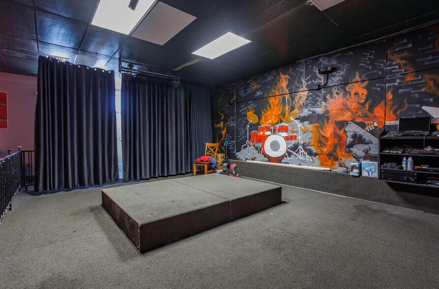 More Photos Of 149 E Main St, Hermiston Bar For Lease