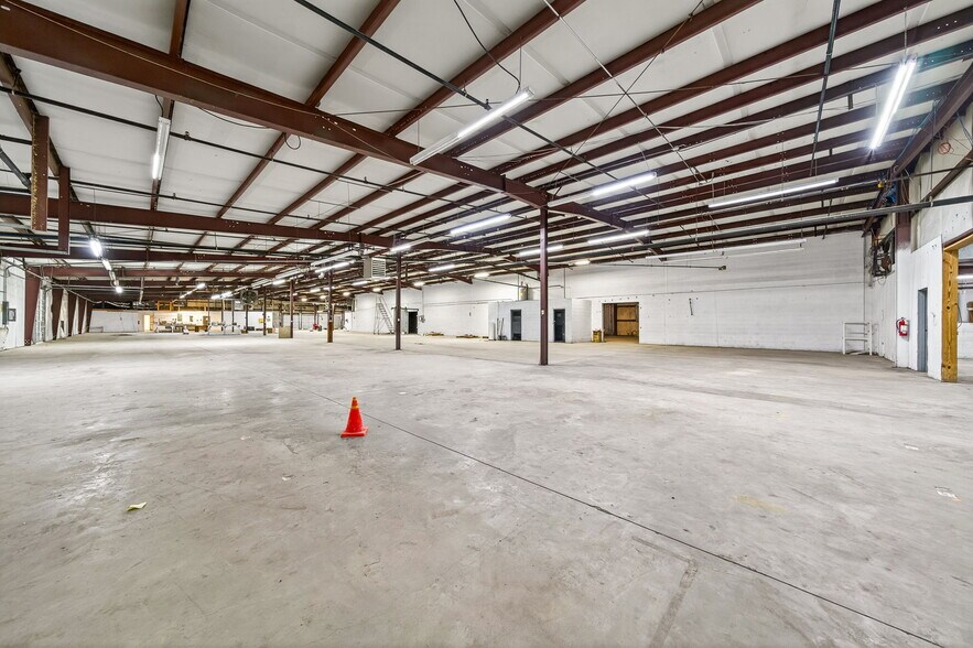 More Photos Of 167 Industrial Park Cir, Livingston Manufacturing For Lease