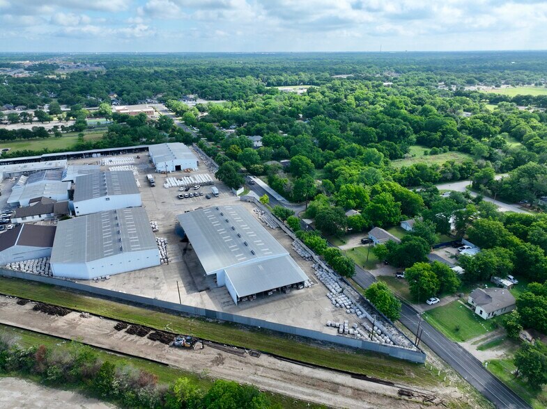 More Photos Of 301 Pleasant Dr, Dallas Warehouse For Lease
